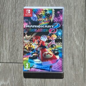Nintendo Mario Kart 8 Deluxe - Red and Blue